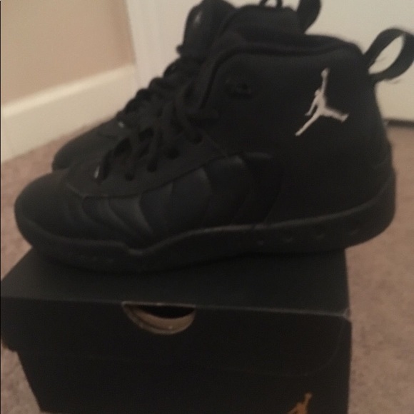Boys Jordan’s - Picture 2 of 4